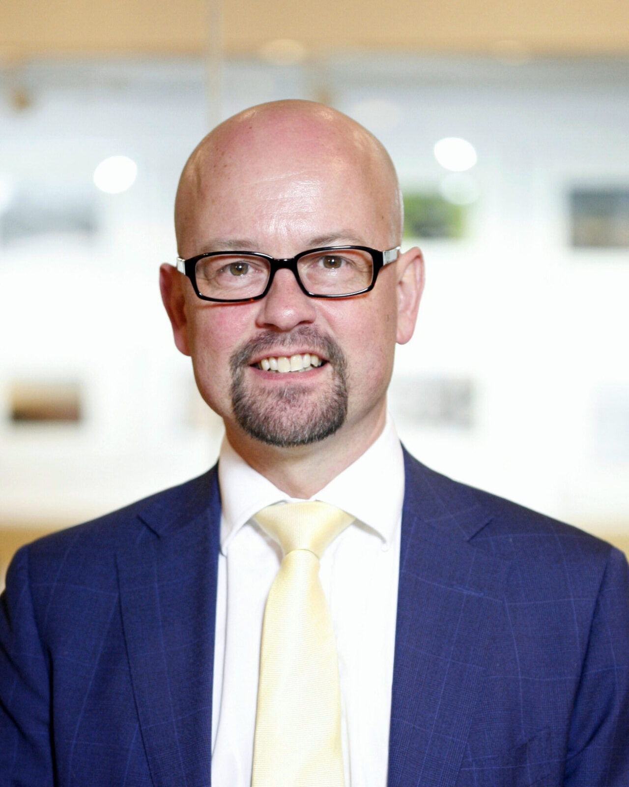 Mr Ian Chilcott FRCOG, Consultant Obstetrician & Gynaecologist